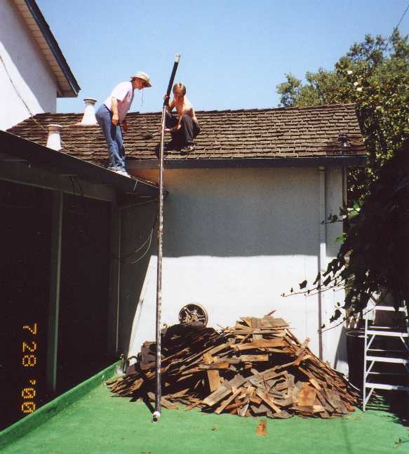 roof2.jpg (44394 bytes)